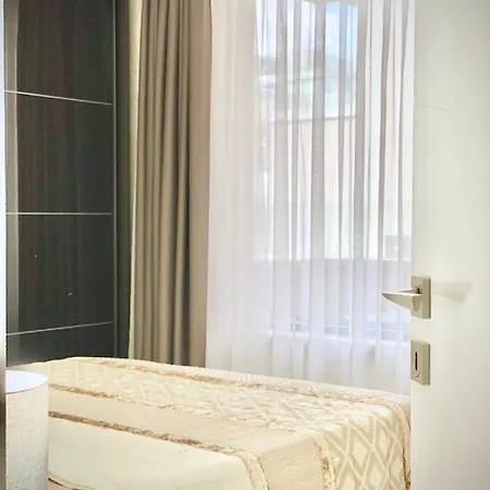 Apartment Modern For 4 Guests Sea View & Free Parking