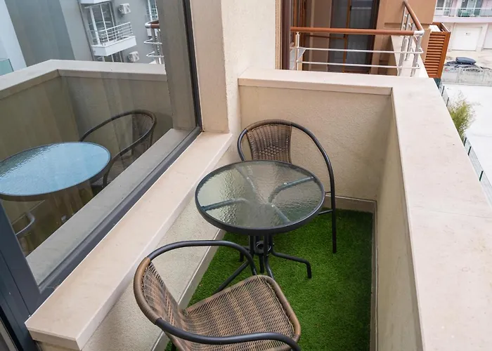 Modern For 4 Guests Sea View & Free Parking Апартамент *