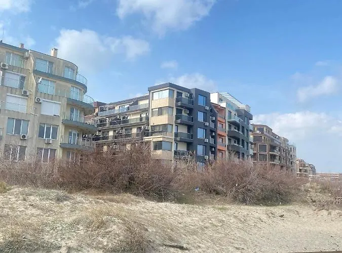 Апартамент Modern For 4 Guests Sea View & Free Parking *