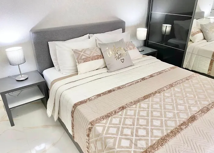 Апартамент Modern For 4 Guests Sea View & Free Parking